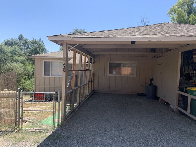 Foto del edificio - Freshly remodeled duplex in Diamond Springs