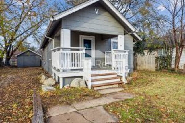 Building Photo - 3 bedroom 1 bath home