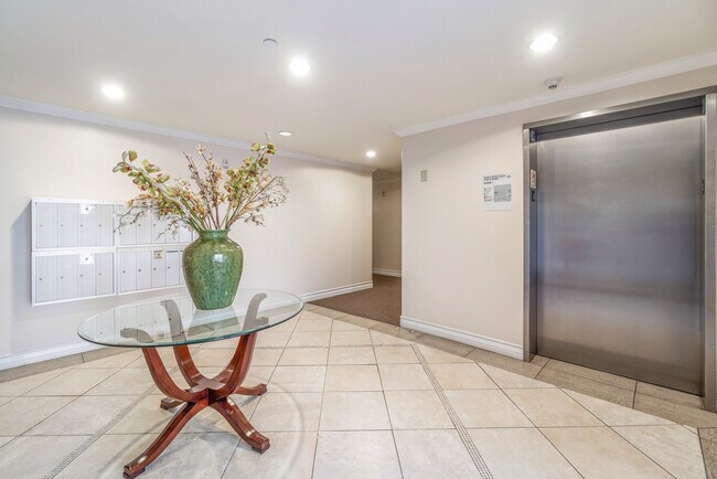 Foto del edificio - 10390 LA GRANGE Ave