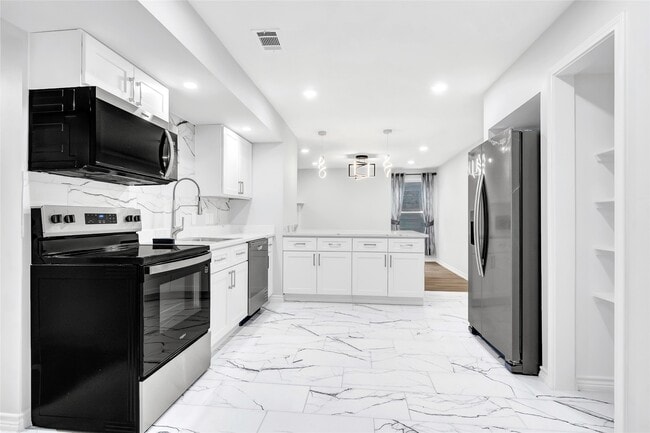 Building Photo - 7 Briar Dale Ct