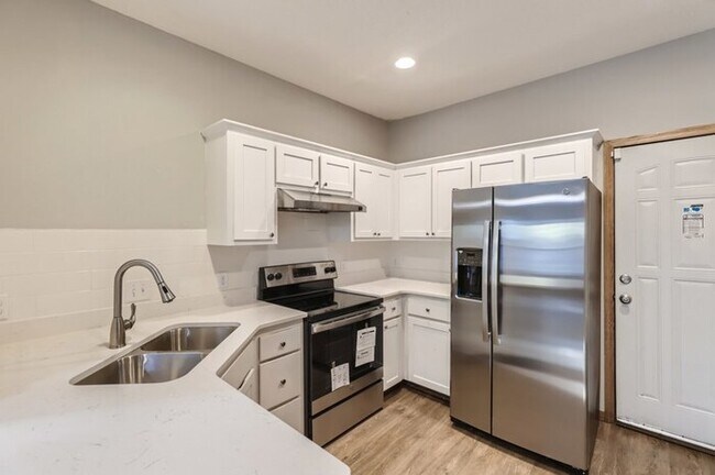 Building Photo - 8572 Xerxes Ave N, Brooklyn Park, MN 55443