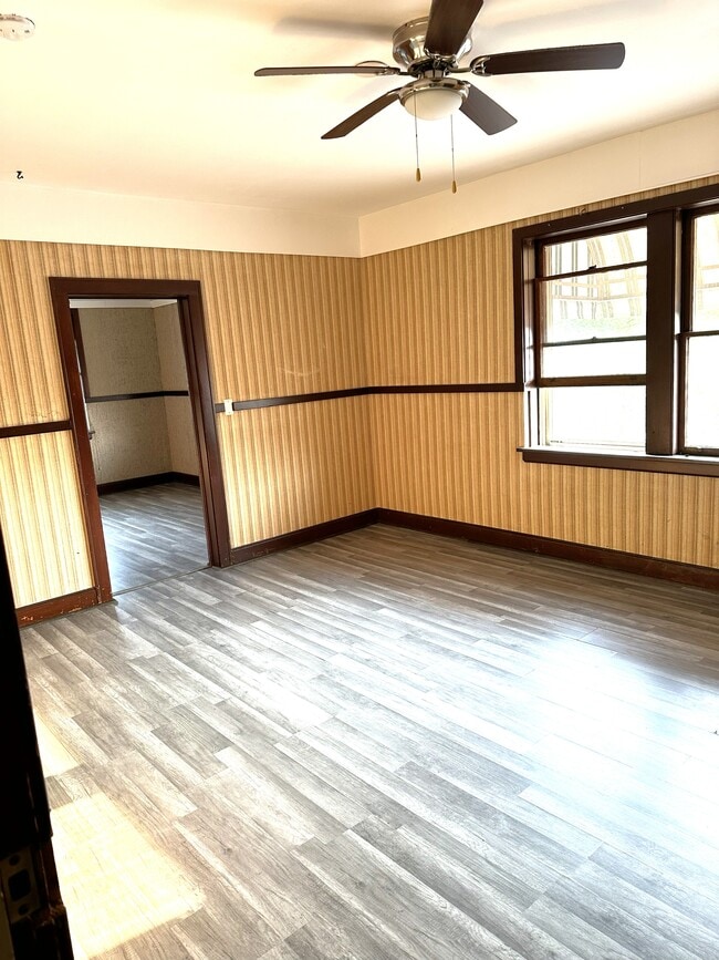 Building Photo - 112 2nd Ave SW