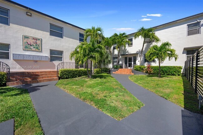 Foto del edificio - 571 NE 82nd St