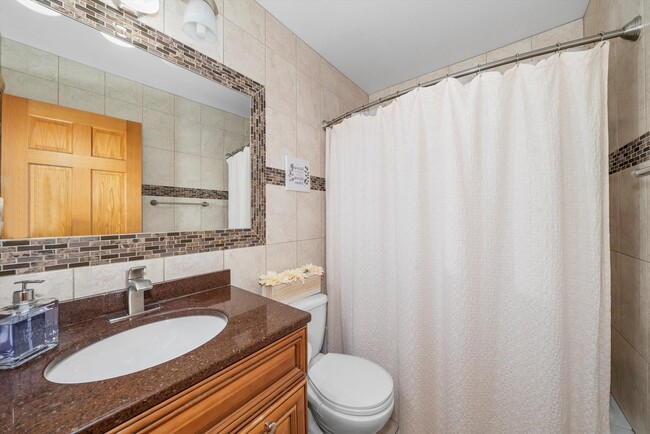 Building Photo - 9437 Bay Colony Dr