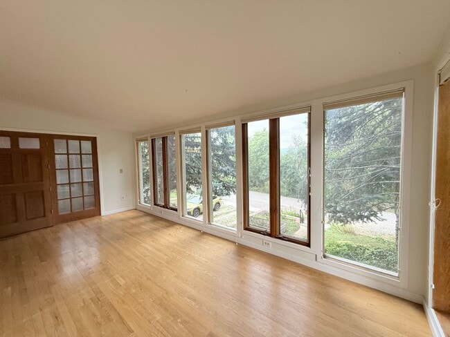 Building Photo - Quintessential Boulder Cottage in Mapleton...