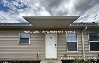 Building Photo - 300 N 2nd St