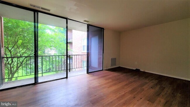 Foto del edificio - 778 Quince Orchard Blvd