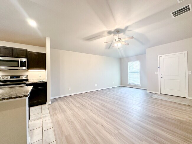 Foto del edificio - Beautiful 3/2/2 in Bell Farms!