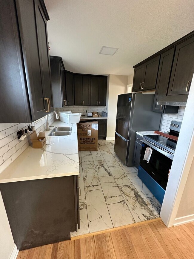 Foto del edificio - 3 Bedroom, 1 Bathroom House with Attached Garage