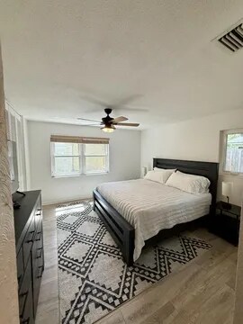 Foto del edificio - 511 SW N Riverpoint Dr