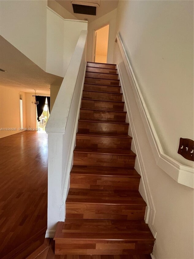 Foto principal - 11383 Lakeview Dr