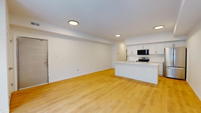 Building Photo - ULTRA MODERN 2BD SUITES BY WESTMINSTER PONDS