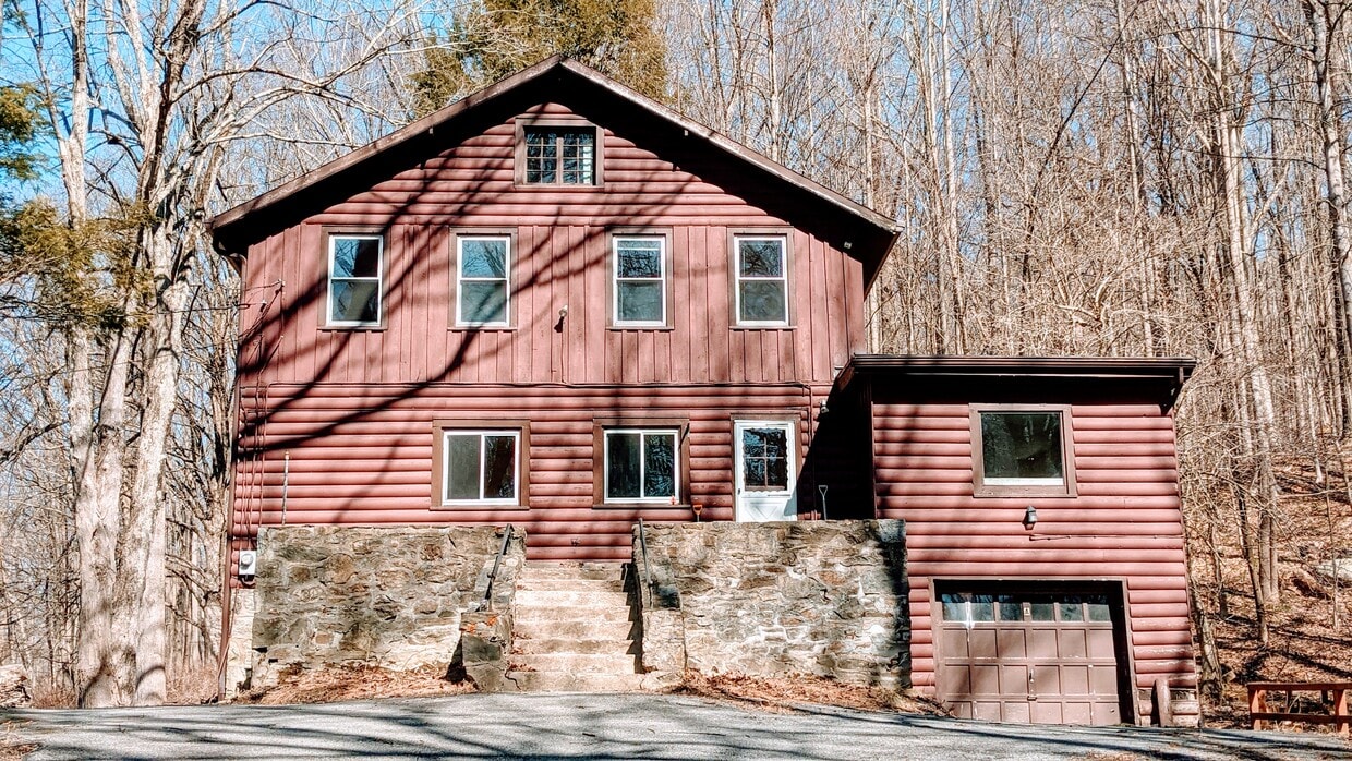 952 Peekskill Hollow Rd, Putnam Valley, NY 10579 House Rental in