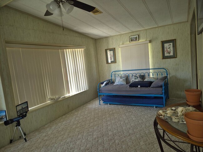 Foto del edificio - 904 Redbud Rd