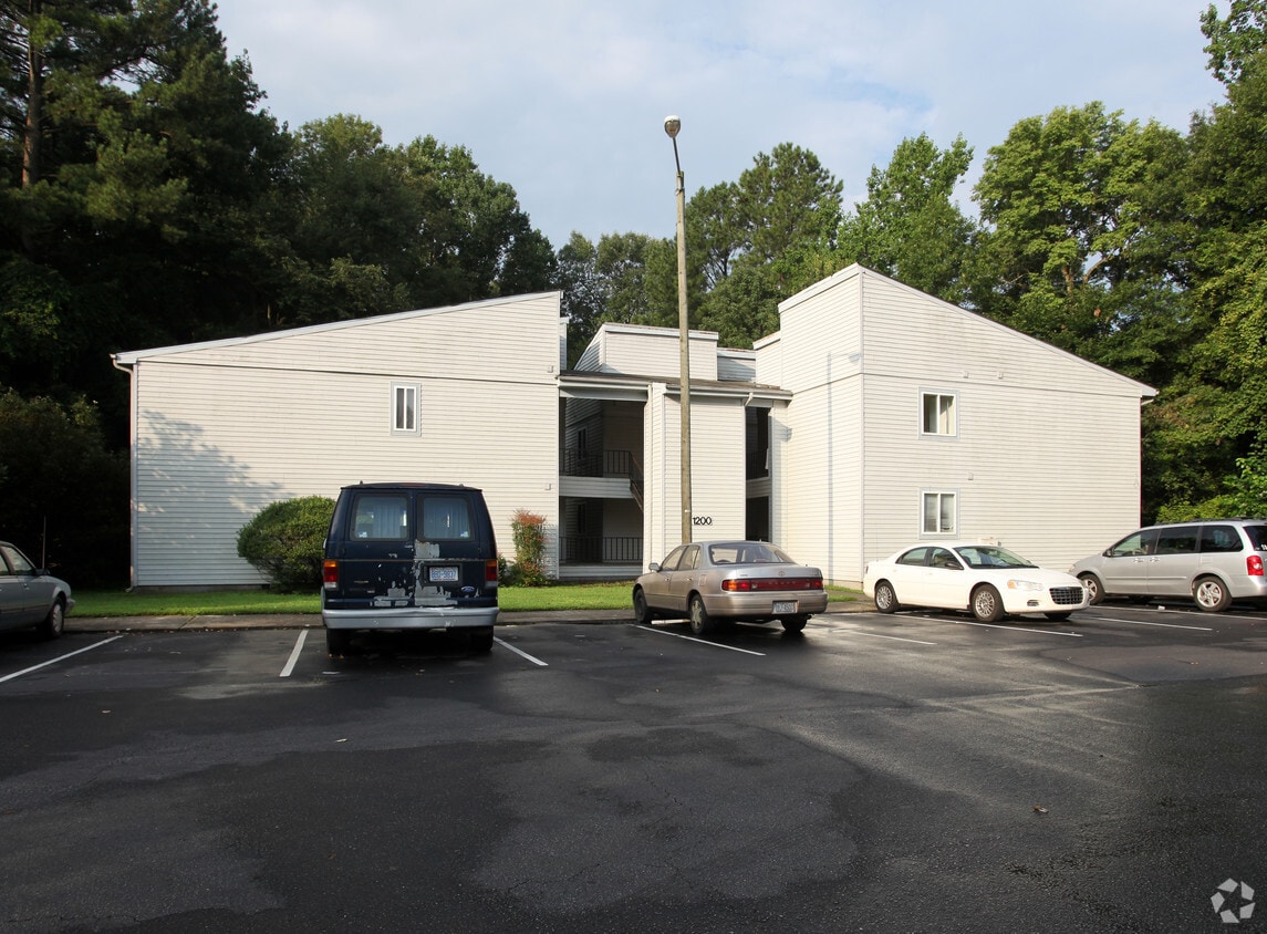 The Woodridge Apartments - Woodridge Apartments