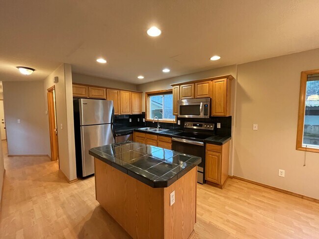Foto del edificio - Brentwood Park Home - 3 Bedrooms, 2 baths 1,506 sq. ft.