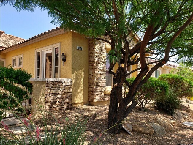 Foto del edificio - 9338 Wilderness Glen Ave