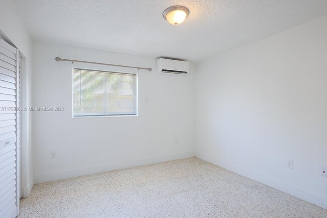 Building Photo - 3050 NW 21st Ave