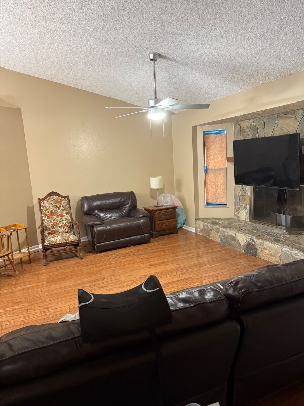 Foto del edificio - 721 Sandy Creek Dr