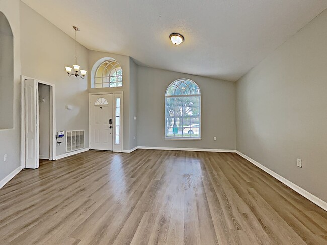 Building Photo - 13702 Hawkeye Dr