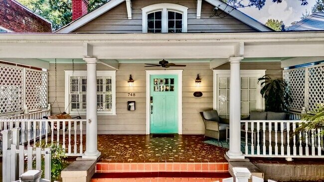 Foto del edificio - 748 Barnett St NE