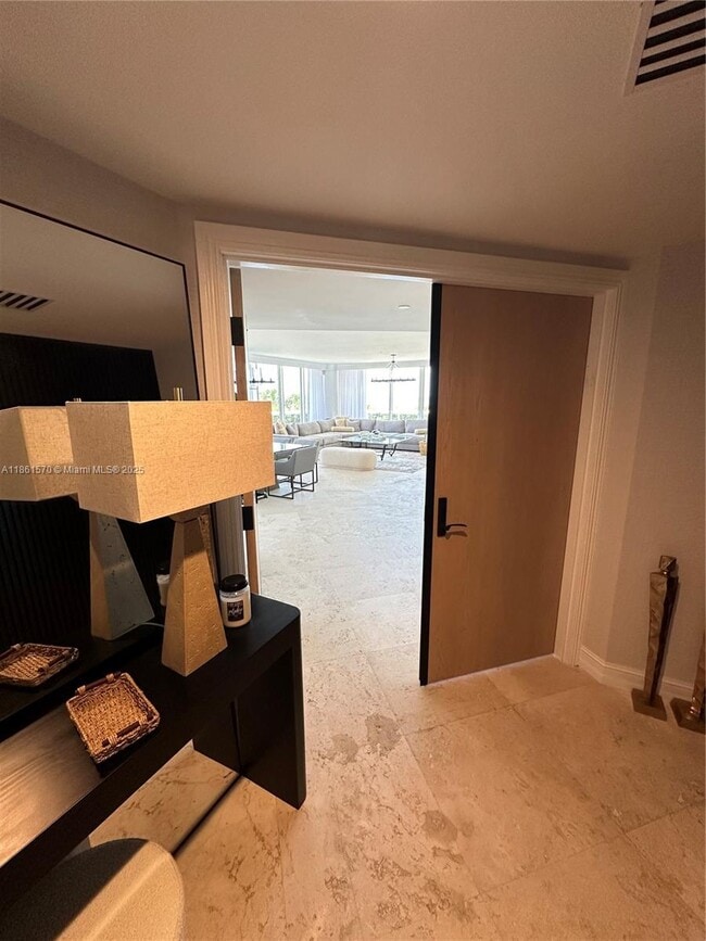 Foto del edificio - 9559 Collins Ave