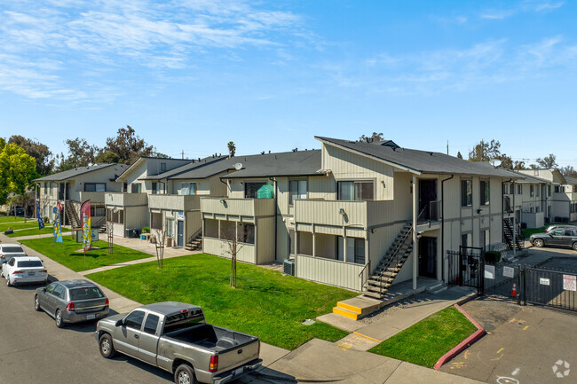 Primary - Lincoln Village Park Apartments