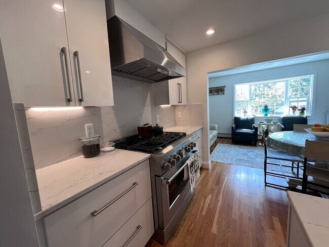 Foto del edificio - 98 E Border Rd