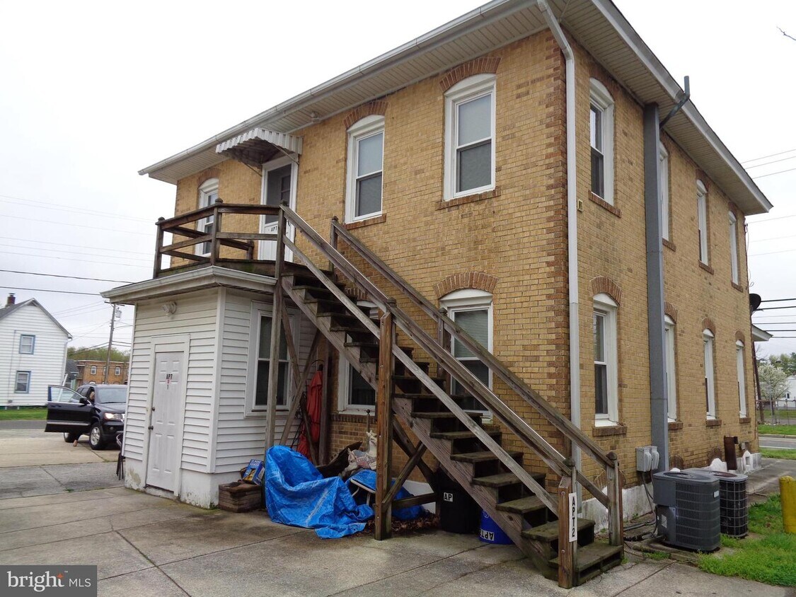 121 S Harding Hwy, Buena, NJ 08326 Room for Rent in Buena, NJ