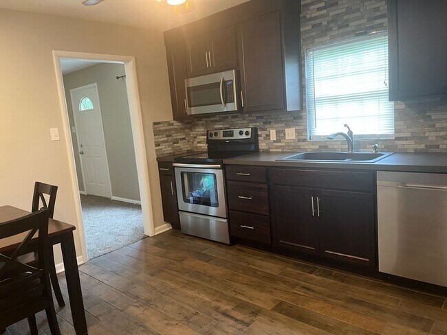 Building Photo - EXTREMELY WELL KEEP HOME SITTING ON 1/2 AC...