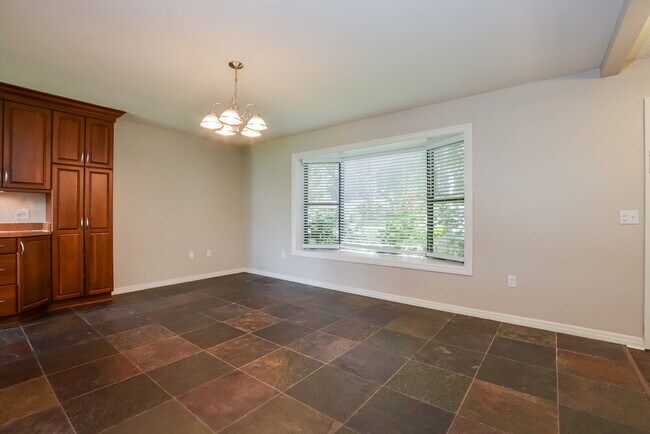 Building Photo - 5321 Royal Oak Dr