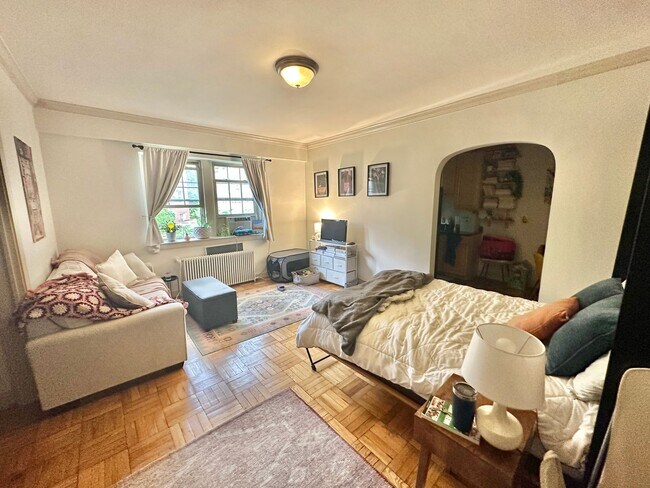 Building Photo - Great Studio in Glover Park/North Georgeto...