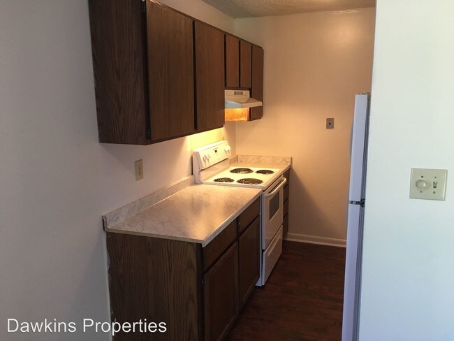 Building Photo - 200 N Peartree Ln