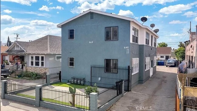 Building Photo - 648 W 41st Dr