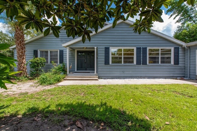Updated 3/2 House with Bonus Room in Lake ... - Updated 3/2 House with Bonus Room in Lake ...