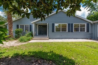 Building Photo - 547 Lake Como Cir