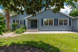Building Photo - 547 Lake Como Cir