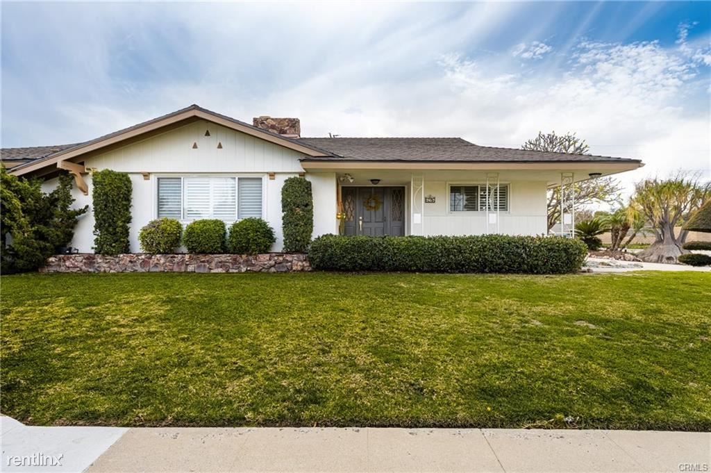 Primary Photo - 3 br, 1.5 bath House - 626 N Pioneer Dr