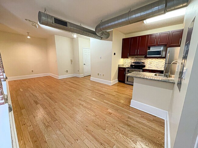 Building Photo - Fully Renovated 1 BR/ 1 BA with assigned g...