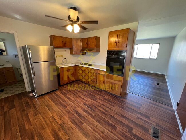 Building Photo - 3 bedrooms 1.5 bathrooms