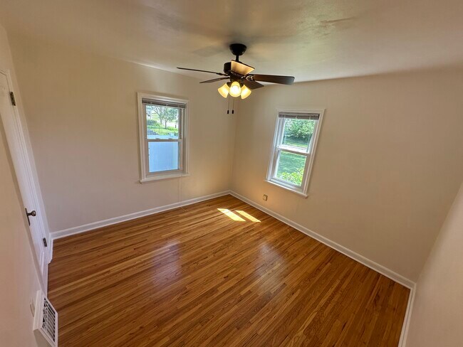 Dormitorio 1 - 104 Everett St N