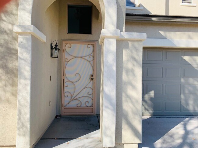 Foto del edificio - Rancho Sahuarita 4 bedroom 3 bath 2 story Home