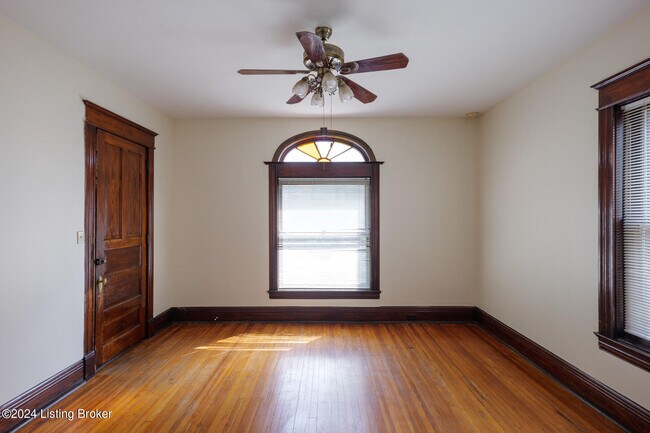 Building Photo - 2063 Sherwood Ave