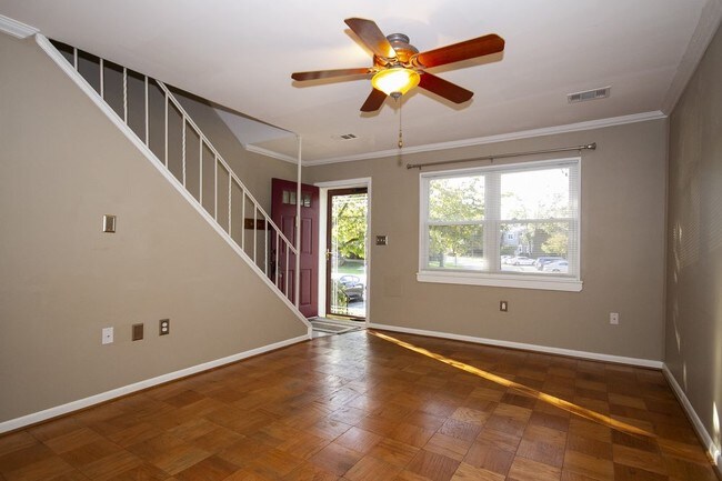 Foto del edificio - 8387 Norwood Dr