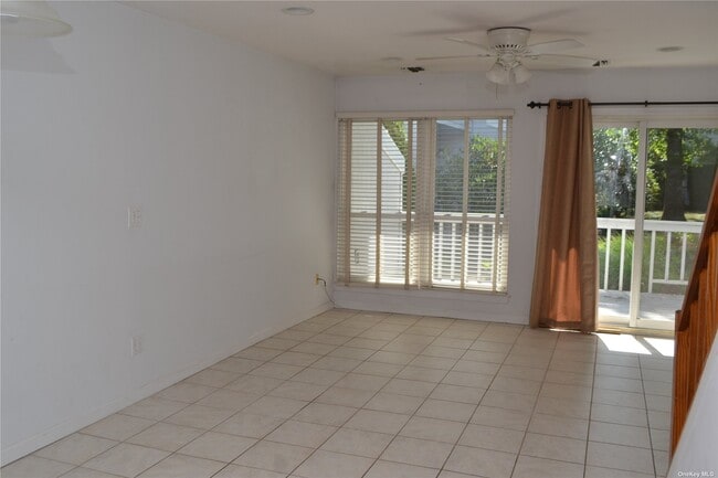 Building Photo - 220 Montauk Hwy