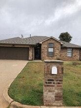 Building Photo - 5225 SE 82nd St