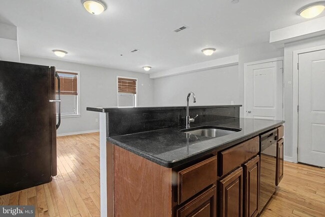 Building Photo - 1515 W Oxford St