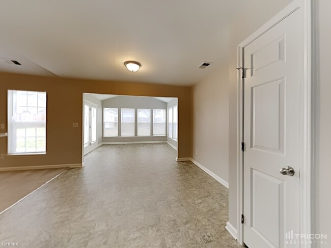 Building Photo - 140 Barrington Dr