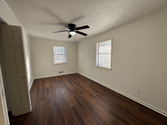 Foto del edificio - Charming 3 bedroom, 2 bathroom Ranch-Style Home