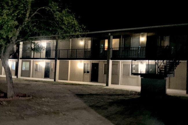 Iluminación nocturna SEGURA y cortinas opacas - Villa Granada Apartments